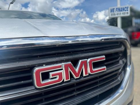 Used 2021 GMC Terrain SLE w/ Driver Convenience Package FWD image 12