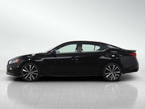 Used 2021 Nissan Altima 2.5 SR image 2