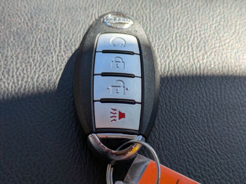 Used 2020 Nissan Pathfinder SV image 32