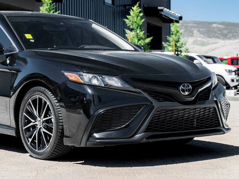 Used 2022 Toyota Camry SE w/ Convenience Package FWD image 9