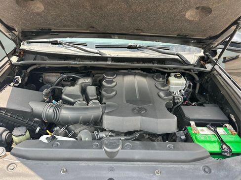 Used 2019 Toyota 4Runner SR5 AWD/4WD image 30
