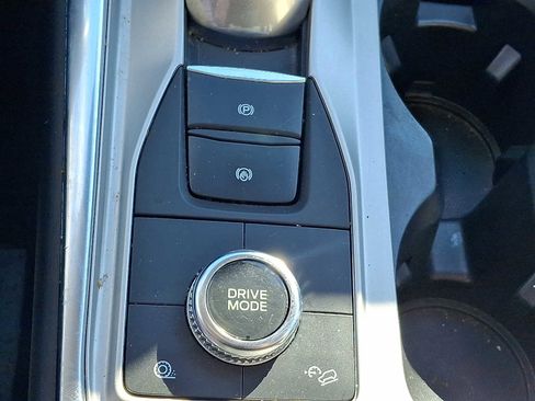 Used 2022 Ford Explorer XLT w/ Equipment Group 202A image 28