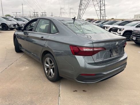 Used 2024 Volkswagen Jetta SE image 3