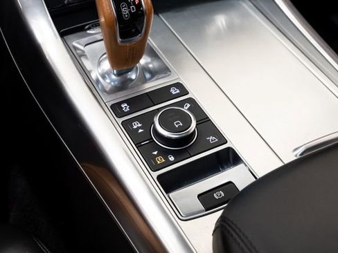 Used 2022 Land Rover Range Rover Sport SVR image 17