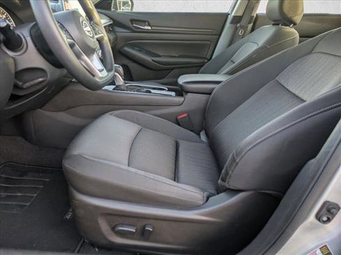 Used 2024 Nissan Altima 2.5 SV image 15