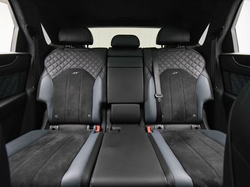 Used 2022 Bentley Bentayga image 19