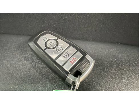 Used 2024 Ford Edge Titanium image 19