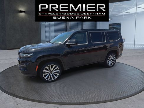Used 2022 Jeep Grand Wagoneer Series II w/ Convenience Group III AWD/4WD image 4