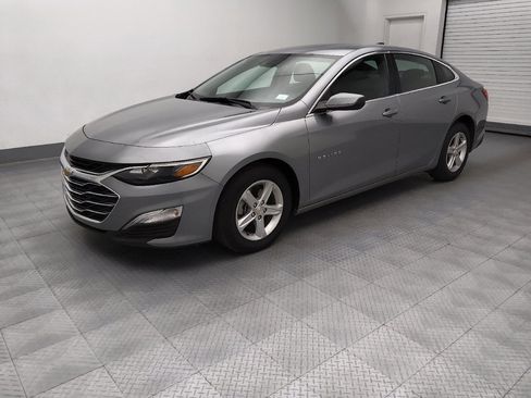 Used 2025 Chevrolet Malibu LS FWD image 2