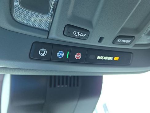 Used 2025 Chevrolet Silverado 1500 LT image 24