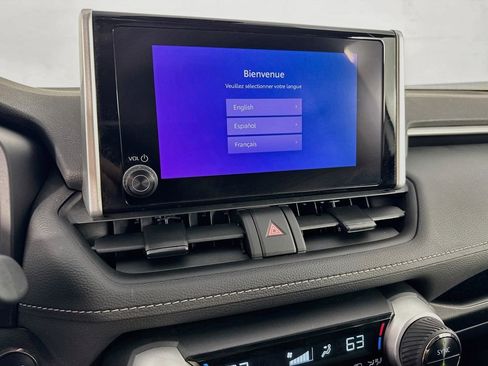 Used 2025 Toyota RAV4 XLE AWD/4WD image 19