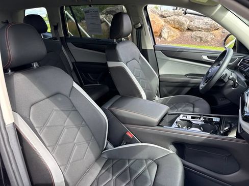 Certified 2026 Volkswagen Atlas Peak Edition AWD/4WD image 13