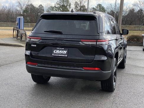 Used 2023 Jeep Grand Cherokee Altitude image 8