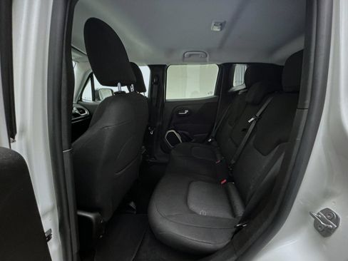 Used 2017 Jeep Renegade Latitude w/ Popular Equipment Group AWD/4WD image 19