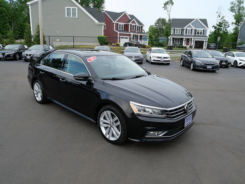 Used 2018 Volkswagen Passat 2.0T SE FWD image 2