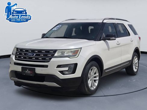 Used 2016 Ford Explorer XLT w/ Equipment Group 202A FWD image 3