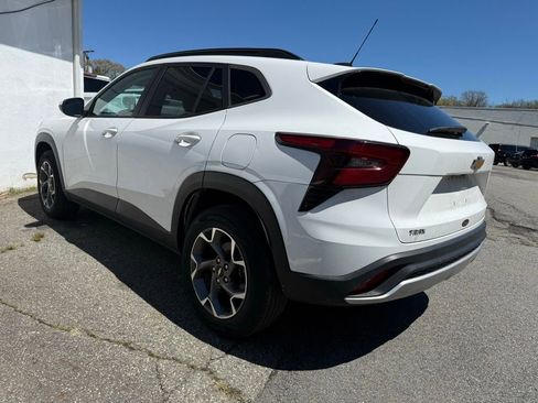 Used 2024 Chevrolet Trax LT FWD image 8