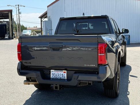 Used 2024 Toyota Tacoma TRD Sport w/ TRD Sport Premium Package AWD/4WD image 8