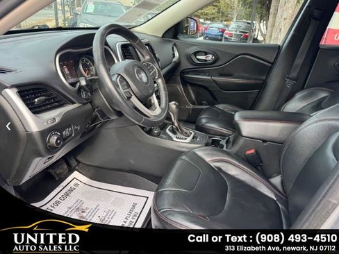 Used 2015 Jeep Cherokee Trailhawk w/ Comfort/Convenience Group image 10