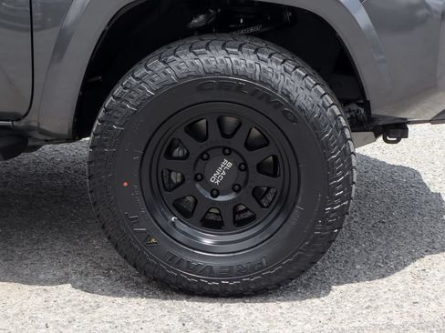 Used 2019 Toyota Tacoma TRD Sport AWD/4WD image 45
