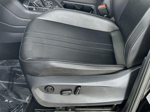 Certified 2022 Volkswagen Tiguan SE R-Line AWD/4WD image 18