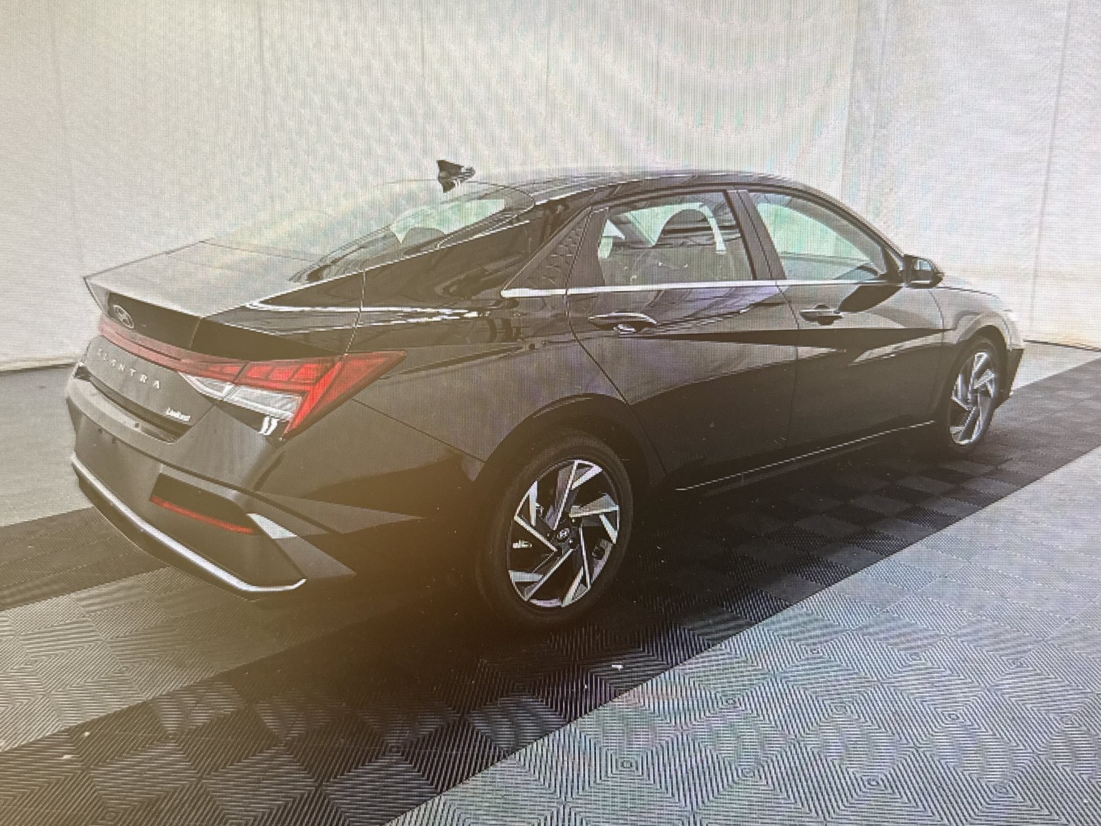 Used 2026 Hyundai Elantra Limited FWD image 2