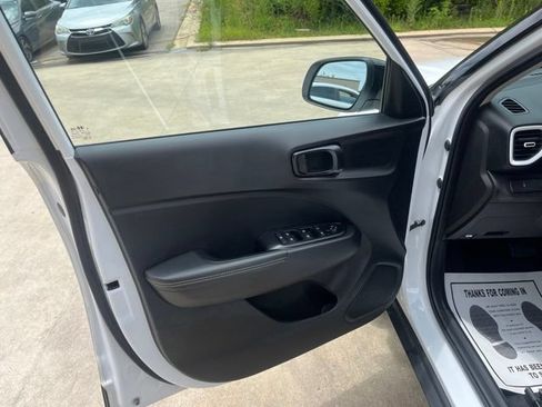 Used 2026 Hyundai Venue SEL FWD image 11