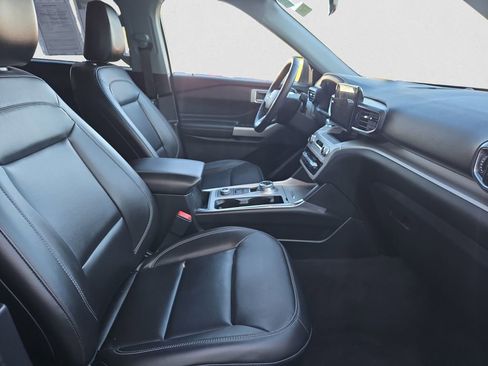 Used 2022 Ford Explorer XLT w/ Equipment Group 202A image 17