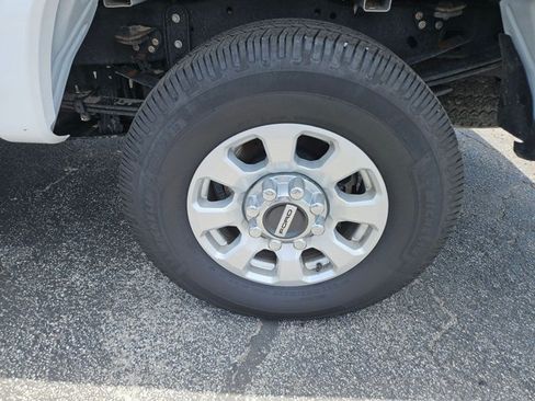 Used 2024 Ford F250 XLT w/ FX4 Off-Road Package AWD/4WD image 9