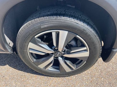 Certified 2024 Nissan Rogue SL FWD image 17