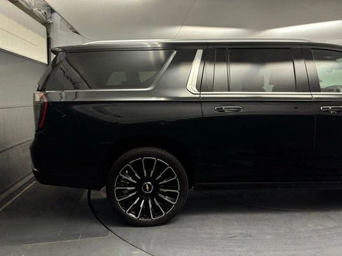 Used 2025 Chevrolet Suburban High Country AWD/4WD image 5