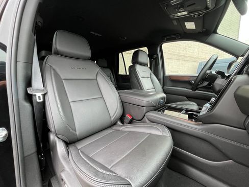Used 2025 GMC Yukon Denali AWD/4WD image 16