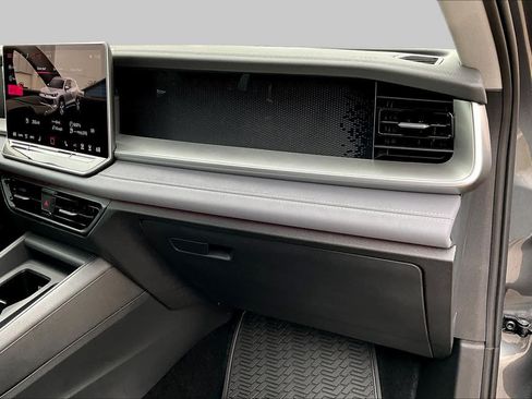 Used 2026 Volkswagen Tiguan SE FWD image 19