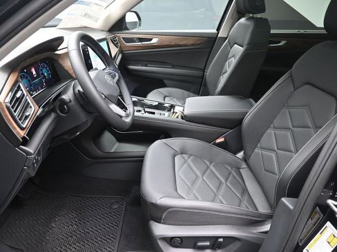 New 2026 Volkswagen Atlas SE image 18