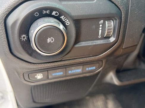 Used 2023 Jeep Wrangler Unlimited Rubicon 4xe w/ Cold Weather Group AWD/4WD image 12