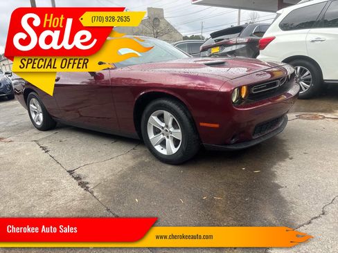 Used 2019 Dodge Challenger SXT image 1