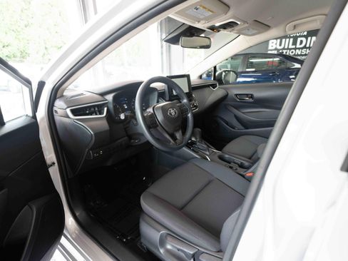 Used 2025 Toyota Corolla LE FWD image 8