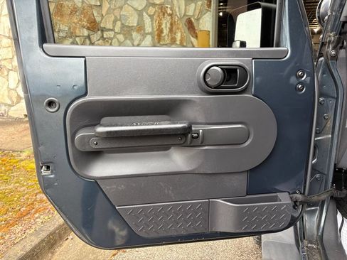 Used 2007 Jeep Wrangler Unlimited Sahara w/ Trailer Tow Group AWD/4WD image 17