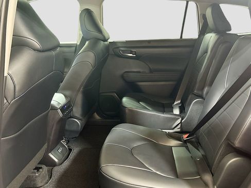 New 2026 Toyota Highlander XLE image 23