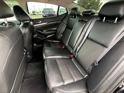 Used 2017 Nissan Maxima 3.5 SV FWD image 19
