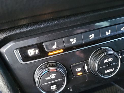 Used 2019 Volkswagen Tiguan SEL R-Line w/ 3rd Row Seat Package image 32