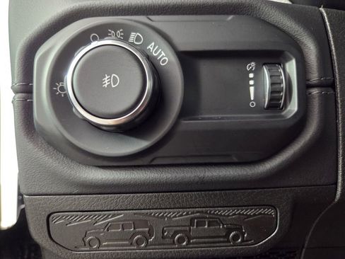 Certified 2025 Jeep Wrangler Sahara image 21