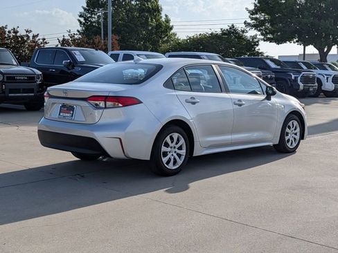 Used 2025 Toyota Corolla LE FWD image 5