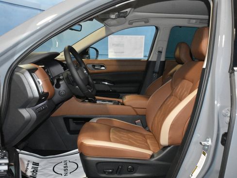 New 2026 Nissan Pathfinder Platinum image 6