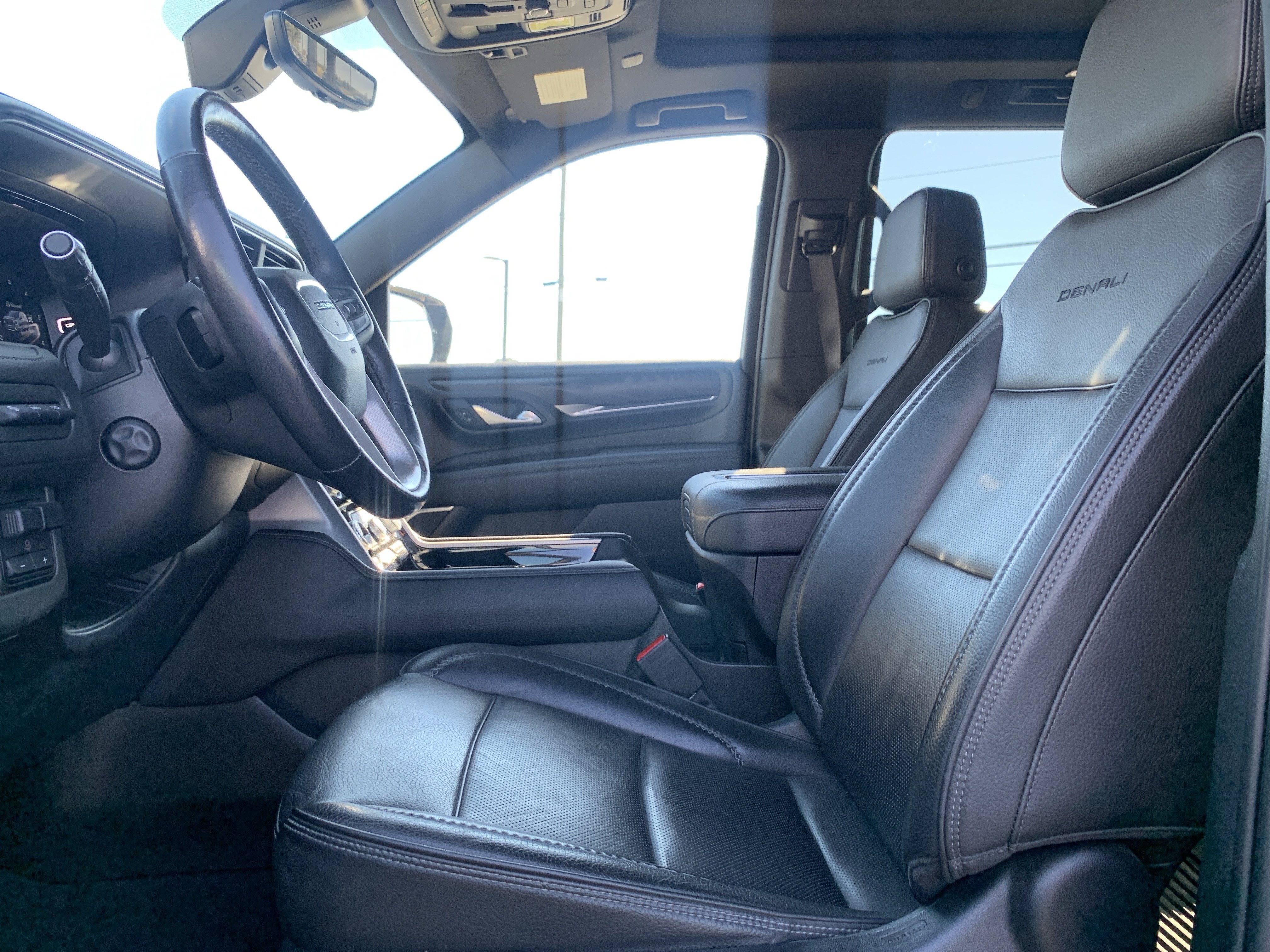 Used 2022 GMC Yukon Denali w/ Advanced Technology Package AWD/4WD image 16