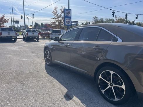 Used 2015 Ford Taurus SEL w/ Equipment Group 201A image 4