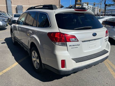 Used 2011 Subaru Outback 3.6R Limited w/ PWR Moonroof Pkg image 5
