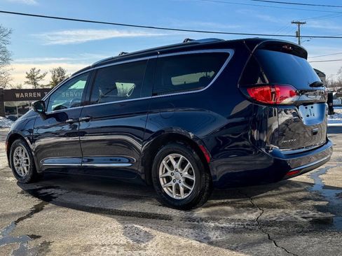 Used 2020 Chrysler Pacifica Touring-L image 5