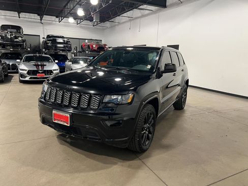 Used 2022 Jeep Grand Cherokee Laredo X image 7