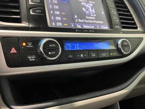 Used 2016 Toyota Highlander XLE FWD image 24